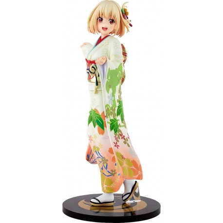 Estatua de Chisato Nishikigi en haregi de Lycoris Recoil