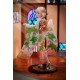 Estatua de Chisato Nishikigi en haregi de Lycoris Recoil