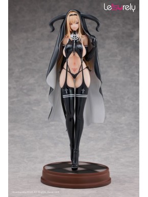 Estatua Sister Succubus en atuendo negro con velo y cruces
