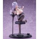 Statue de domestique avec oreilles de chat et pose séduisante