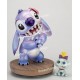 Estatua de Stitch edición especial de Disney con colores vibrantes