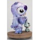 Estatua de Stitch edición especial de Disney con colores vibrantes