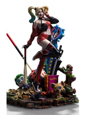 Statue de Harley Quinn par Iron Studios avec des détails colorés