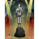 Estátua prateada Metropolis Maschinenmensch em base detalhada