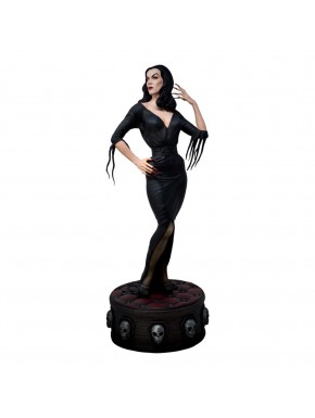 Estatua de Vampira con vestido negro y base de calaveras