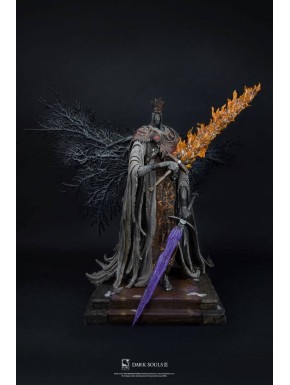 Estatua de Pontiff Sulyvahn de Dark Souls con luz en poliresina