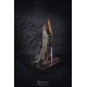 Estatua de Pontiff Sulyvahn de Dark Souls con luz en poliresina