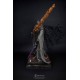 Estatua de Pontiff Sulyvahn de Dark Souls con luz en poliresina