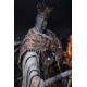 Estatua de Pontiff Sulyvahn de Dark Souls con luz en poliresina