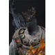 Estatua de Pontiff Sulyvahn de Dark Souls con luz en poliresina