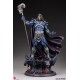 Estátua Skeletor de 63 cm com bastão e espada