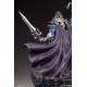 Estátua Skeletor de 63 cm com bastão e espada