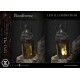 Estátua Bloodborne The Doll com detalhes e função de iluminação.