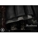 Estátua Bloodborne The Doll com detalhes e função de iluminação.