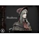 Estátua Bloodborne The Doll com detalhes e função de iluminação.