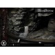 Estátua Bloodborne The Doll com detalhes e função de iluminação.