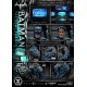 Estátua do Batman em trono tático com monitores LED