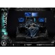 Estátua do Batman em trono tático com monitores LED