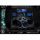 Estátua do Batman em trono tático com monitores LED