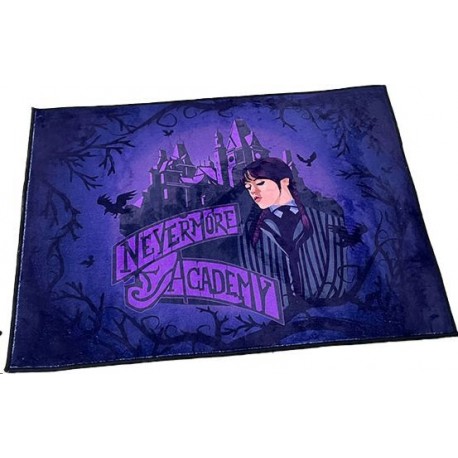 Alfombra Nevermore Academy de Wednesday 80x60 cm, tonos oscuros y detalle gótico.