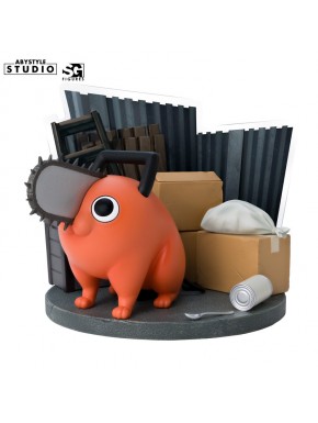 Figura de Pochita de Chainsaw Man con fondo industrial