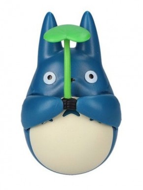 Figura Mid Totoro con hoja de 6 cm