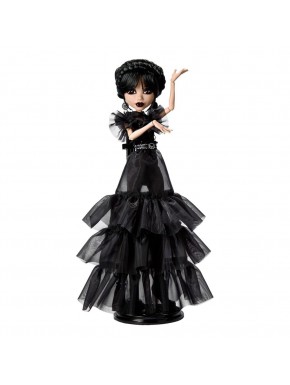 Muñeca de Miércoles con vestido gótico negro y volantes