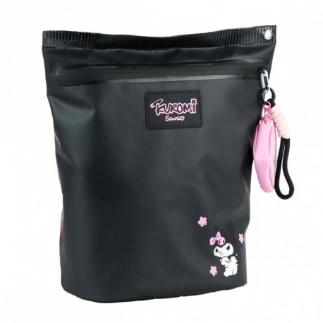 Sac à dos noir avec détails de Kuromi et Hello Kitty