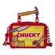Bolso bandolera Loungefly Chucky con diseño rojo y detalles de herramientas