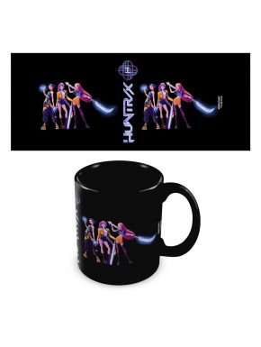 Taza negra de Las guerreras K-pop con diseño Huntrix