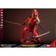 Figura Ladypool 1/6 de 30 cm con traje rojo y negro