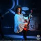 Estatua Brian May Rock Iconz en concierto con guitarra roja
