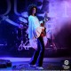 Estatua Brian May Rock Iconz en concierto con guitarra roja