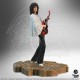 Estatua Brian May Rock Iconz en concierto con guitarra roja