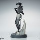 Estatua Devil Girl en blanco y negro de 30 cm