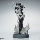 Estatua Devil Girl en blanco y negro de 30 cm