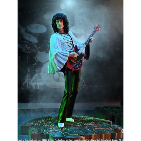Estatua Brian May Rock Iconz en concierto con guitarra roja