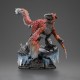 Estatua de dinosaurio Jurassic World Dominion en paisaje nevado