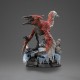 Estatua de dinosaurio Jurassic World Dominion en paisaje nevado