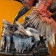 Estatua de dinosaurio Jurassic World Dominion en paisaje nevado