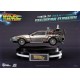 Estatua DeLorean levitante de Back to the Future.