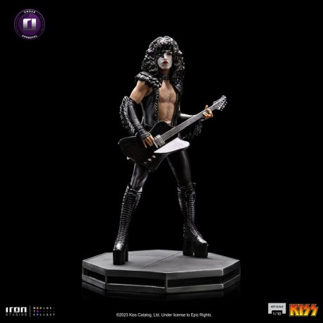 Estatua de Paul Stanley de Kiss en escala 1/10