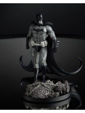 Estatua de Batman en blanco y negro, 18 cm