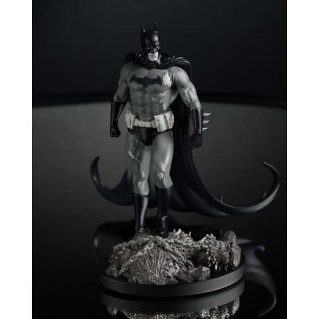 Estatua de Batman en blanco y negro, 18 cm