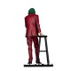 Estatua Joker 31 cm con traje rojo y micrófono