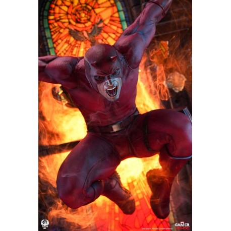 Estatua Daredevil Marvel 1/3 con vitral de fondo