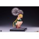 Estatua de Cammy de Street Fighter levantando pesas en poliresina