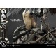 Estatua de Alita con alas metálicas y base detallada