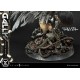 Estatua de Alita con alas metálicas y base detallada