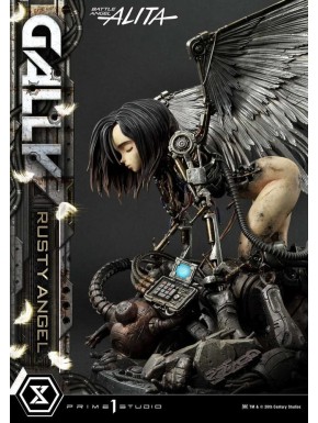 Estatua de Alita con alas metálicas y base detallada
